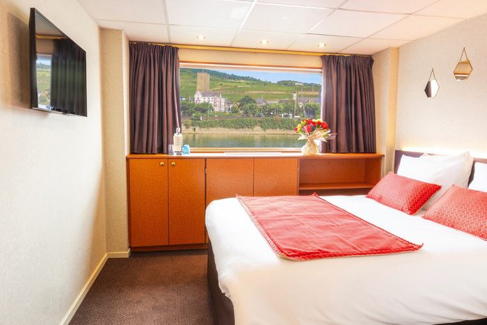 Main Deck 1 Double Bed CAT. A